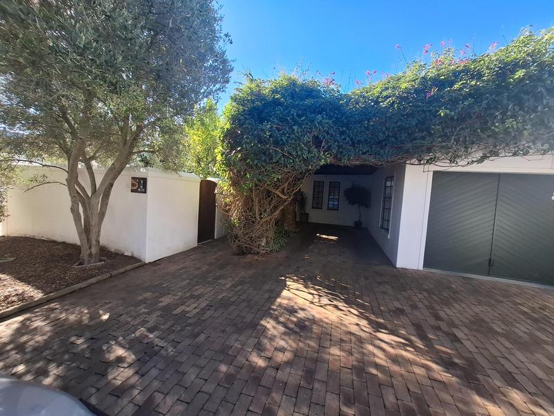 4 Bedroom Property for Sale in Paradyskloof Western Cape